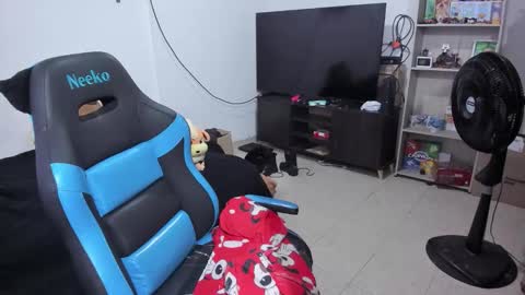 Snapshot of neeko_lol_ chatting on January 2026 05:51:02 PM Geek Nicole im Neeko UwU online show from January 2026 05:51:02 PM