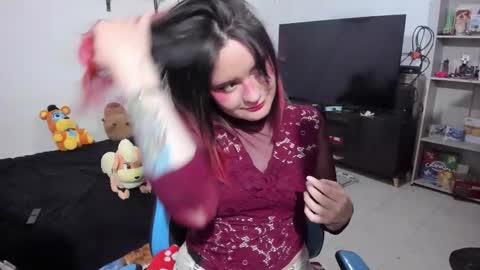 Snapshot of neeko_lol_ chatting on February 2026 03:52:02 PM Geek Nicole im Neeko UwU online show from February 2026 03:52:02 PM