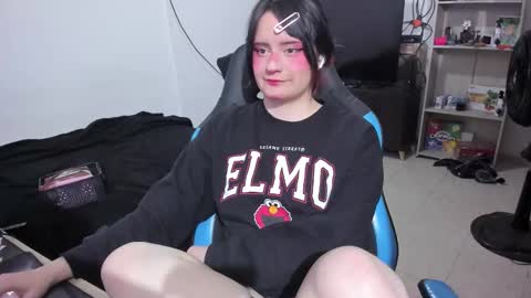 Snapshot of neeko_lol_ chatting on February 2026 01:42:01 PM Geek Nicole im Neeko UwU online show from February 2026 01:42:01 PM