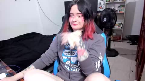 Snapshot of neeko_lol_ chatting on March 2026 01:56:02 AM Geek Nicole im Neeko UwU online show from March 2026 01:56:02 AM