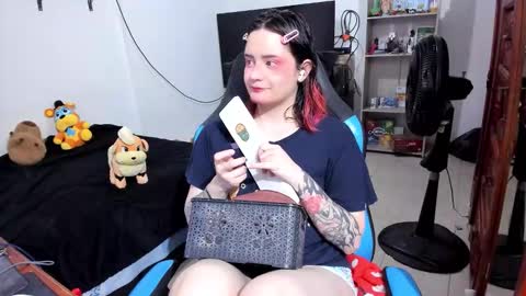 Snapshot of neeko_lol_ chatting on March 2026 12:30:02 PM Geek Nicole im Neeko UwU online show from March 2026 12:30:02 PM