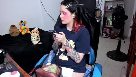 Snapshot of neeko_lol_ chatting on April 2026 06:42:01 PM Geek Nicole im Neeko UwU online show from April 2026 06:42:01 PM