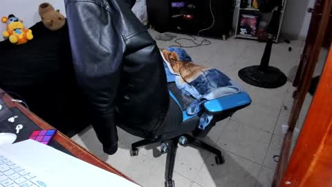 Snapshot of neeko_lol_ chatting on April 2026 01:05:02 AM Geek Nicole im Neeko UwU online show from April 2026 01:05:02 AM