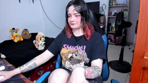 Snapshot of neeko_lol_ chatting on April 2026 07:45:01 AM Geek Nicole im Neeko UwU online show from April 2026 07:45:01 AM