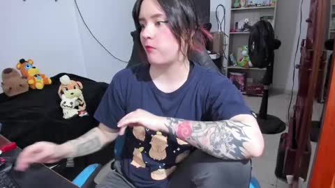 Snapshot of neeko_lol_ chatting on April 2026 06:10:01 PM Geek Nicole im Neeko UwU online show from April 2026 06:10:01 PM