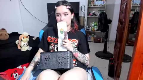 Geek Nicole    im Neeko UwU online show from May 2026 10:51:02 PM