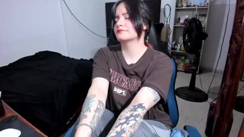 Geek Nicole    im Neeko UwU online show from June 2026 02:33:01 PM