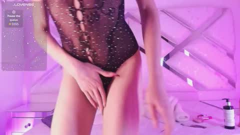 nefera_nox online show from February 2026 03:35:01 AM