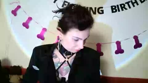 nefertiti_queen online show from February 2026 09:44:01 PM