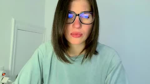 Neferutt online show from November 2025 10:04:02 AM