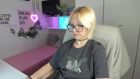 Snapshot of neko_sora chatting on May 2026 08:36:02 PM Kate online show from May 2026 08:36:02 PM