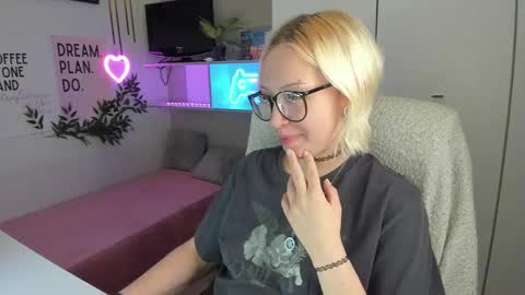Snapshot of neko_sora chatting on May 2026 01:56:01 AM Kate online show from May 2026 01:56:01 AM