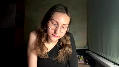 Mia online show from May 2026 06:38:02 PM