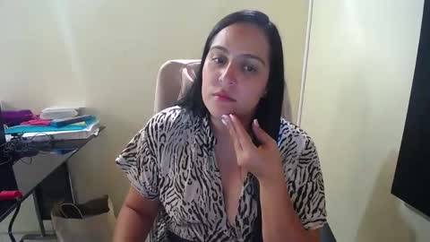 Snapshot of neny445 chatting on December 2024 05:11:02 PM kelly lopez online show from December 2024 05:11:02 PM