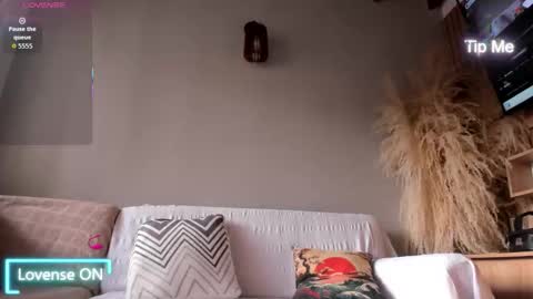 Snapshot of neo_dimou chatting on November 2025 11:42:02 AM Jordan online show from November 2025 11:42:02 AM