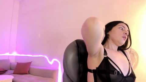 Sarah  online show from November 2025 06:33:02 AM