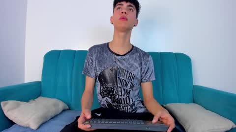 Snapshot of neoraptis chatting on December 2024 08:21:02 PM NeoRaptis jhonatan online show from December 2024 08:21:02 PM