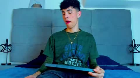 Snapshot of neoraptis chatting on March 2025 08:41:02 PM NeoRaptis jhonatan online show from March 2025 08:41:02 PM