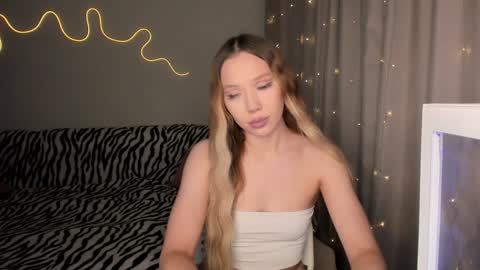 Mina online show from December 2024 12:49:01 PM