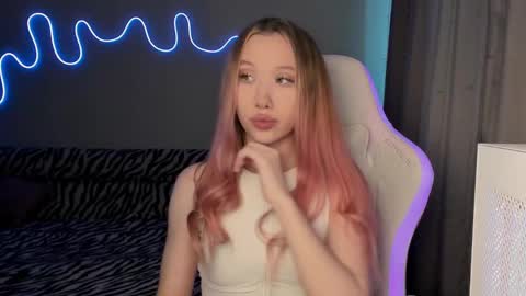 Mina online show from February 2025 11:42:02 AM