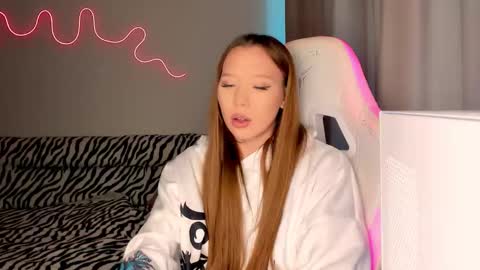 Mina online show from September 2025 01:33:01 PM