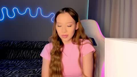 Mina online show from September 2025 10:29:01 AM