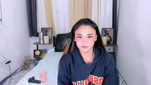 hottie nicole online show from June 2026 01:36:02 AM