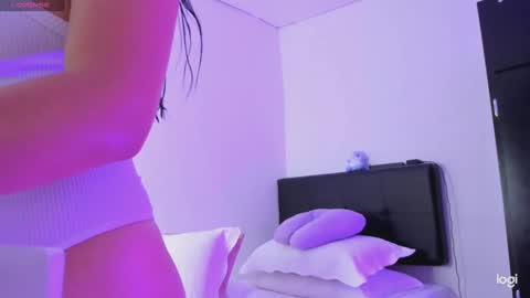 nia_16 online show from February 2025 05:29:01 PM