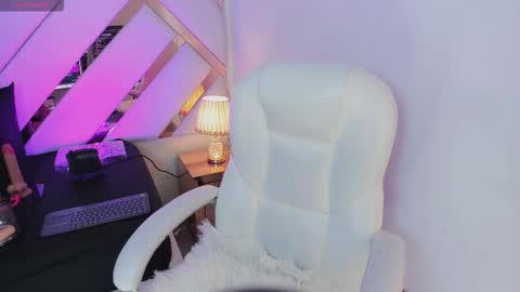 Nia online show from March 2026 04:39:01 AM