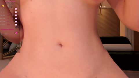 Snapshot of niaholland chatting on December 2024 09:37:02 PM SQUIRTER DOLL online show from December 2024 09:37:02 PM