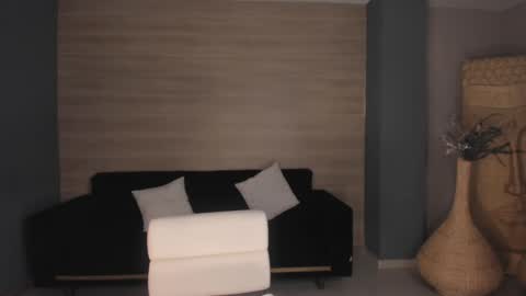 Snapshot of niaholland chatting on December 2024 01:11:02 AM SQUIRTER DOLL online show from December 2024 01:11:02 AM