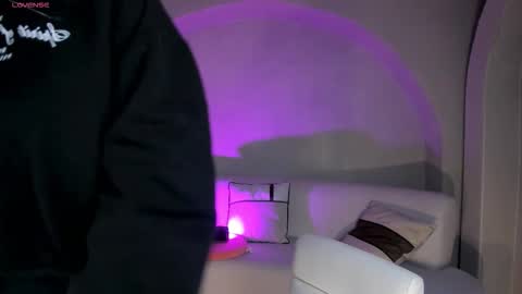 Snapshot of niaholland chatting on October 2025 11:36:02 AM SQUIRTER DOLL online show from October 2025 11:36:02 AM