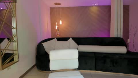 Snapshot of niaholland chatting on October 2025 07:26:02 PM SQUIRTER DOLL online show from October 2025 07:26:02 PM