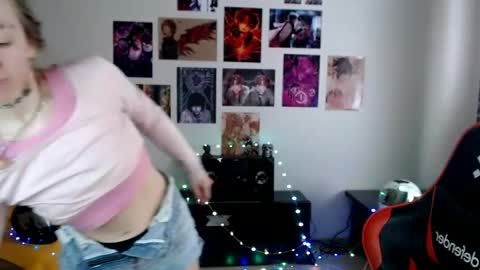 nica_kawaii online show from April 2026 07:42:01 AM