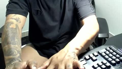 Snapshot of nicepussyandcock chatting on November 2025 02:32:01 AM Camila And Steeven online show from November 2025 02:32:01 AM