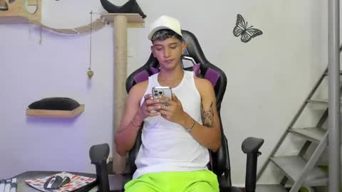 Snapshot of nick_greey chatting on May 2026 09:11:02 PM Frank online show from May 2026 09:11:02 PM