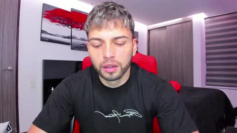 Snapshot of nick_klaus chatting on December 2024 11:25:01 PM Nick Klaus online show from December 2024 11:25:01 PM