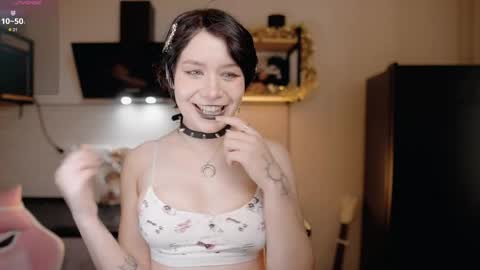 nickari_x online show from April 2026 05:40:01 AM