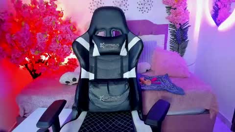 nickie_reed_ online show from May 2026 09:56:02 PM