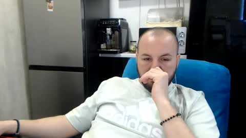 Julian online show from March 2026 11:09:01 PM