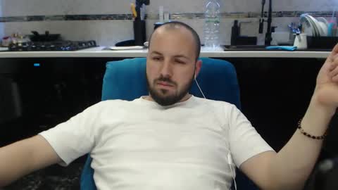 Julian online show from March 2026 09:31:02 PM