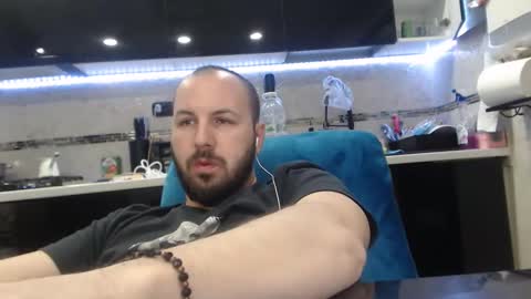 Julian online show from March 2026 10:43:01 PM