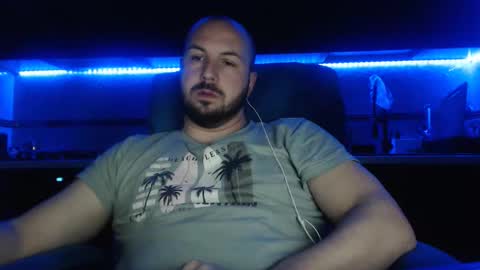 Julian online show from April 2026 10:21:02 PM