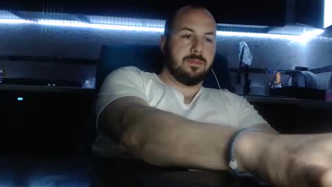 Julian online show from April 2026 11:10:02 PM