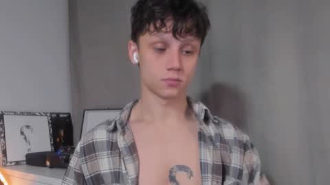 Snapshot of nicky_neal chatting on December 2024 01:40:01 AM Nicky Neal online show from December 2024 01:40:01 AM