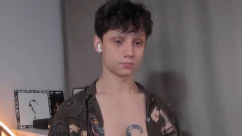 Snapshot of nicky_neal chatting on December 2024 01:07:01 AM Nicky Neal online show from December 2024 01:07:01 AM