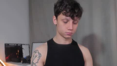 Snapshot of nicky_neal chatting on December 2024 12:38:01 AM Nicky Neal online show from December 2024 12:38:01 AM