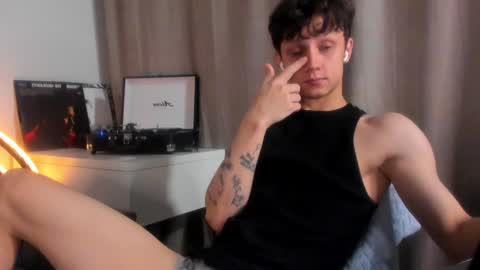 Snapshot of nicky_neal chatting on December 2024 11:05:01 PM Nicky Neal online show from December 2024 11:05:01 PM