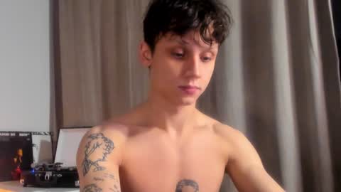 Snapshot of nicky_neal chatting on December 2024 12:25:01 AM Nicky Neal online show from December 2024 12:25:01 AM