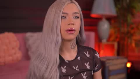 Snapshot of nickybennz chatting on November 2025 07:01:02 PM Nicky online show from November 2025 07:01:02 PM